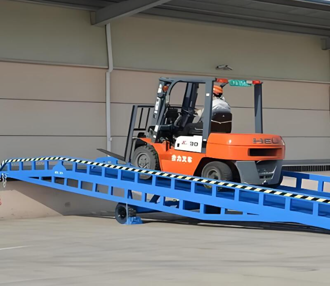 襄城移动式卸货平台（叉车用）